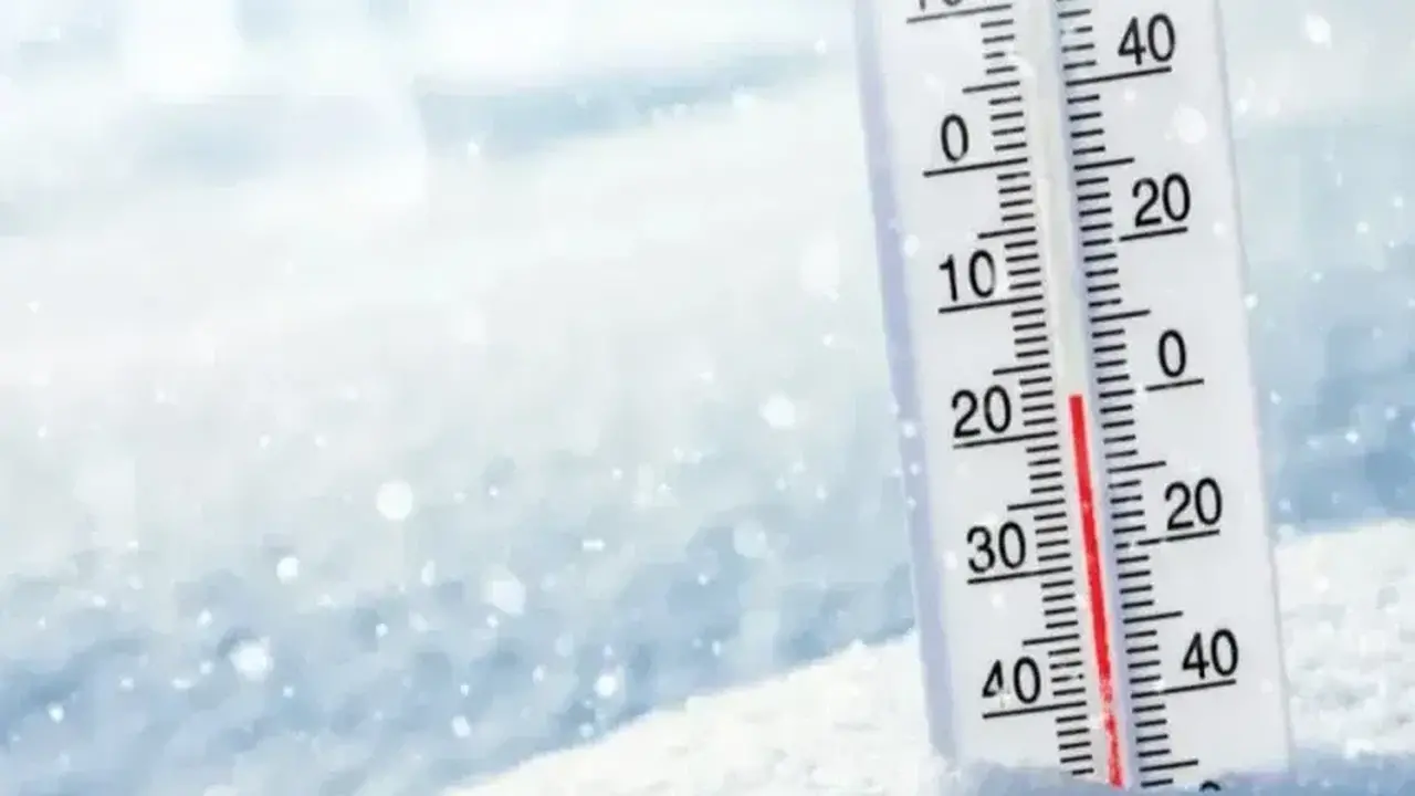 كتل ضبابية وصقيع.. تحذيرات من تقلبات جوية تضرب عدة مناطق بالمملكة الجمعة